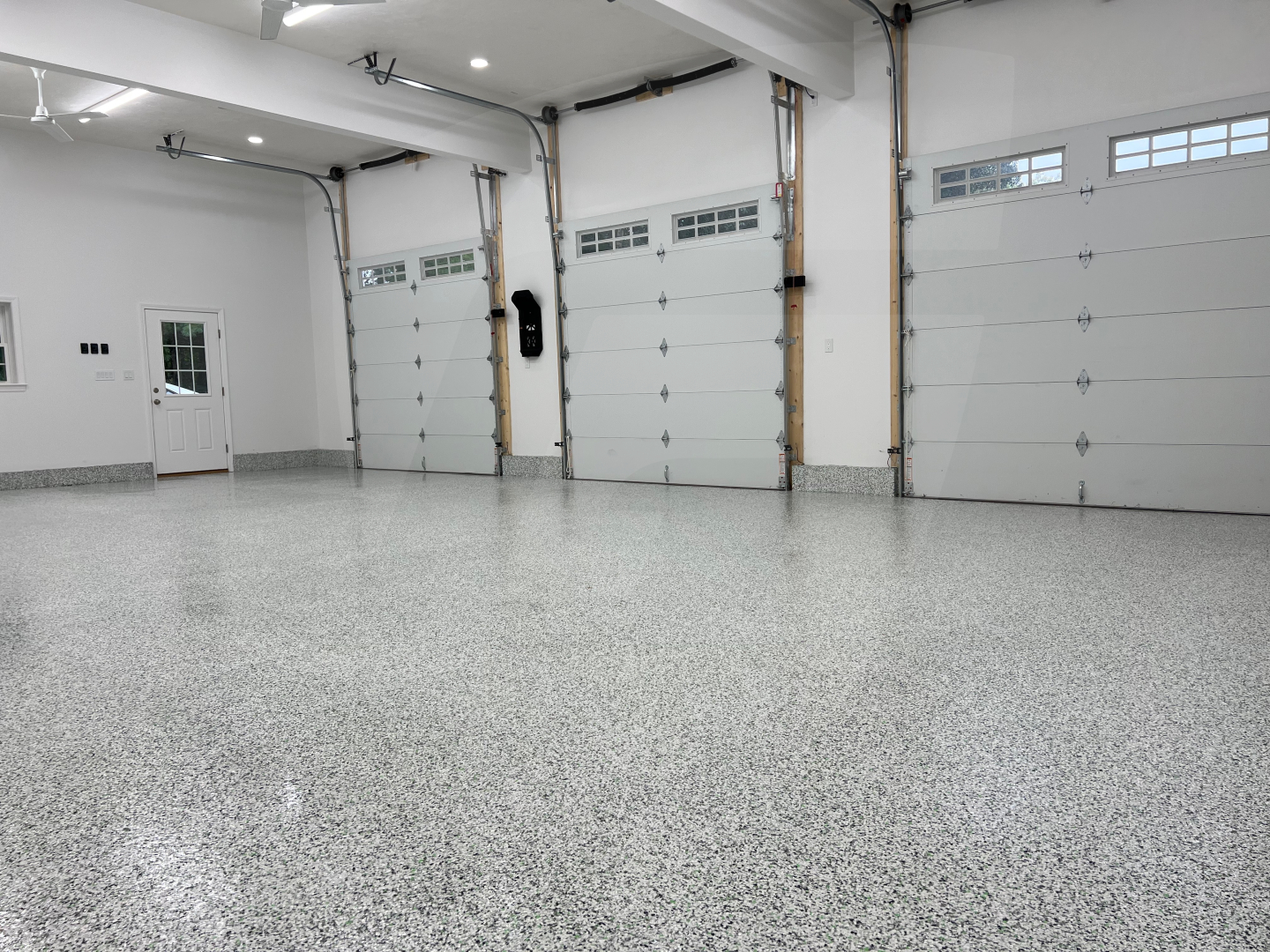 High-gloss polyaspartic garage floor Houston Texas